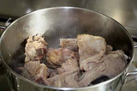 rosolate il capretto (o agnello)