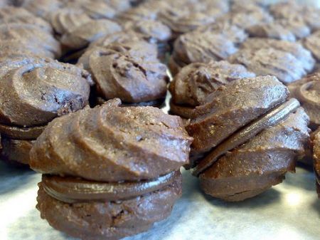 baci di alassio, dolcetti di nocciole e cacao