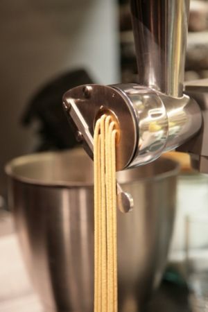 http://www.buttalapasta.it/img/bigoli_macchina_pasta_in_casa.JPG