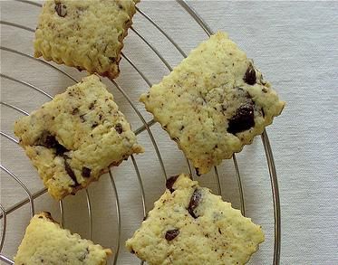 http://www.buttalapasta.it/img/biscotti-scaglie.jpg
