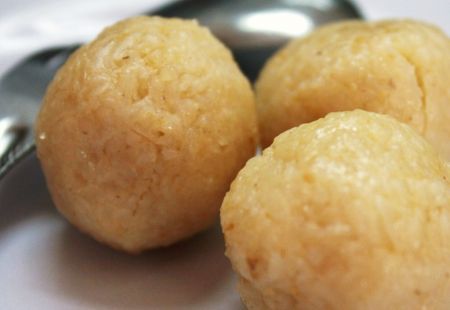 palline di riso con acciughe e formaggio