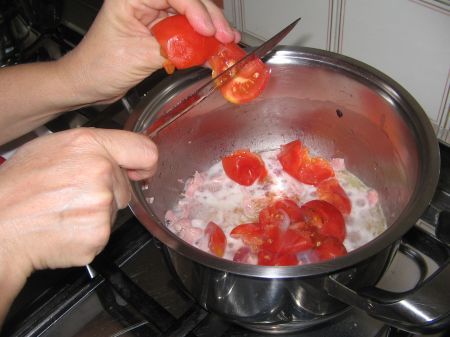 pomodori in pentola per i paccheri