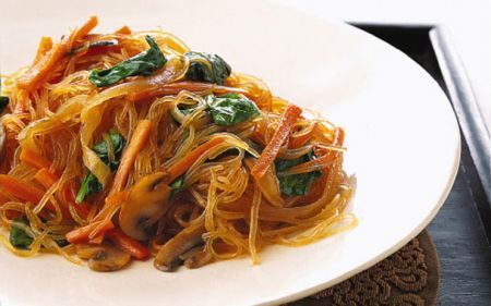 spaghetti di soia saltati coreani