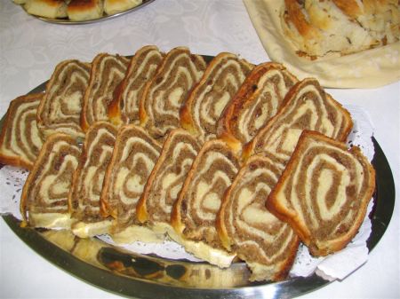 la torta potica, tipico dolce della cucina slovena