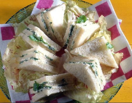 tramezzini con pesto di rucola e tonno