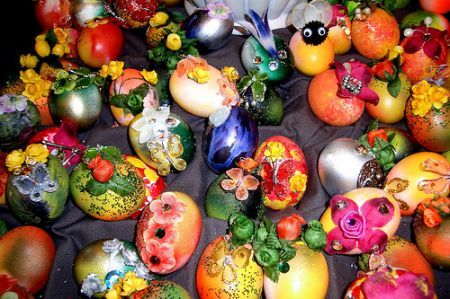 uova decorate con fiori
