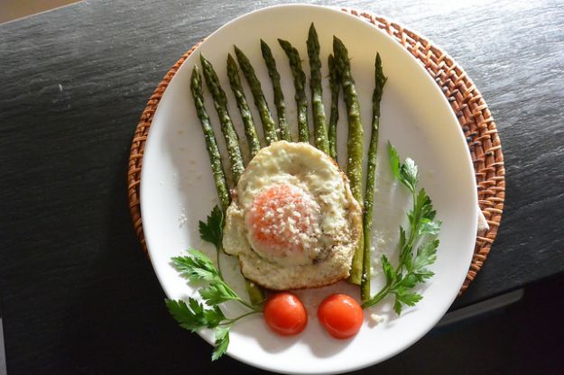 Asparagi alla milanese