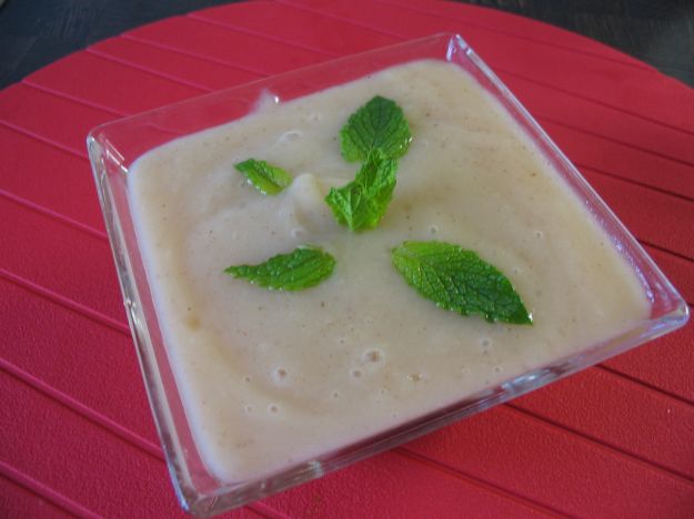 Sorbetto al limone con gelatiera