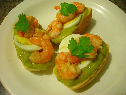 canape guacamole e gamberi