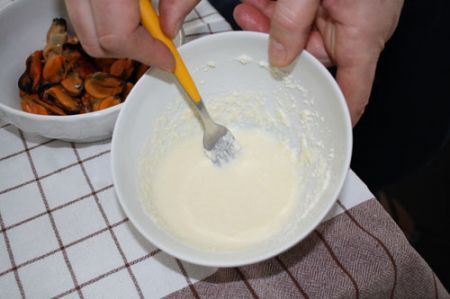 Paccheri con cozze, fonduta di grana e bottarga