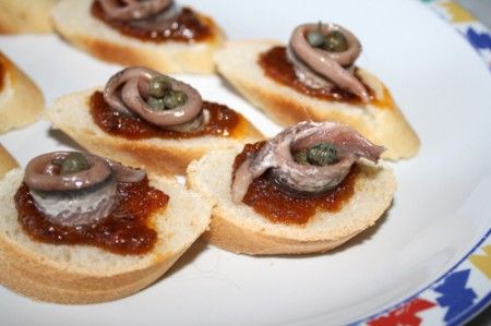 crostini acciughe capperi 01