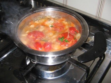 fagioli bolliti con pomodoro prezzemolo sale