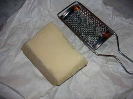 grattugiare il parmigiano