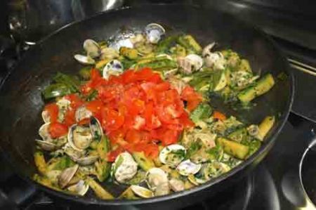 paccheri con vongole e zucchine