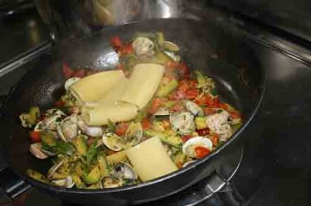 paccheri con vongole e zucchine