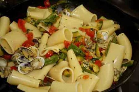 paccheri con vongole e zucchine