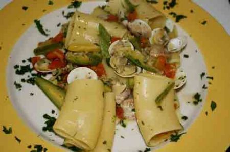 paccheri con vongole e zucchine