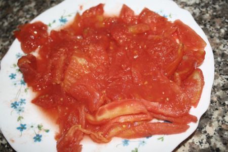 pasta con l’aglio, olio, peperoncine e pomodori