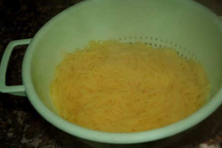 pasta con l’aglio, olio, peperoncine e pomodori