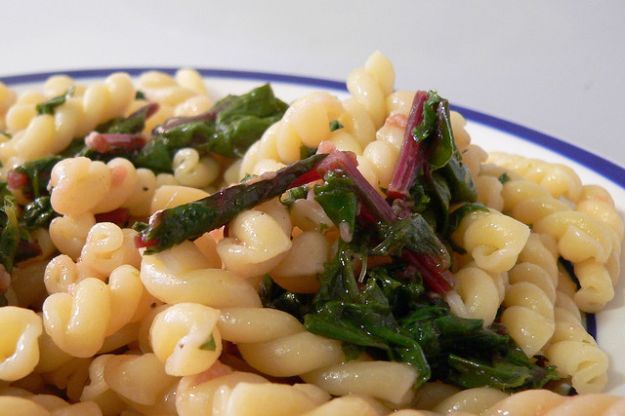 pasta con bieta e pancetta