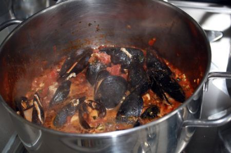 pasta con il sugo di cozze