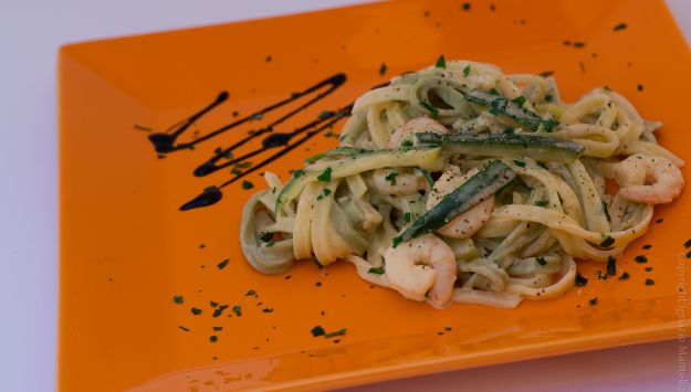 pasta zucchine e gamberetti lunga