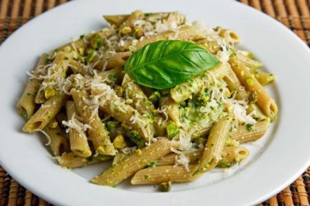 penne con pistacchi noci e tacchino