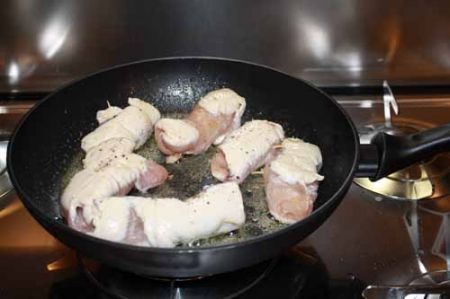 rivoltate gli involtini di pollo