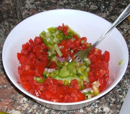 Tagliate le verdure a dadini