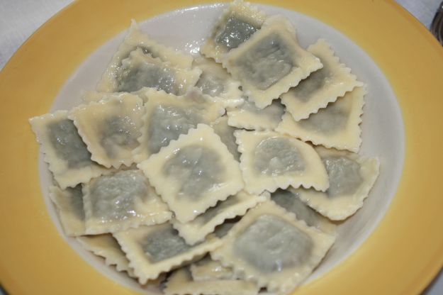 pasta condita con burro e parmigiano