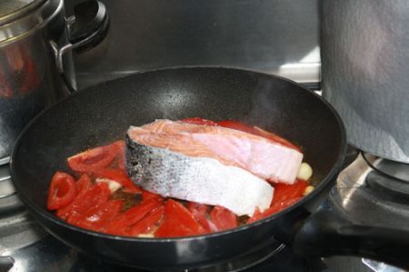 salmone al pomodoro