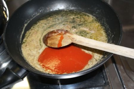 spaghetti con le acciughe