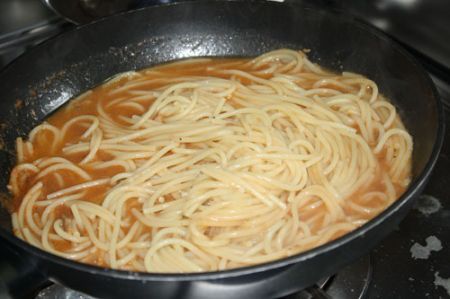spaghetti con le acciughe