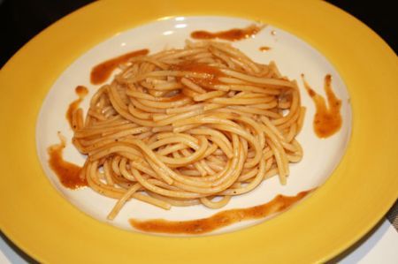 spaghetti con le acciughe