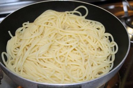 spaghetti aglio olio peproncino ricotta 01