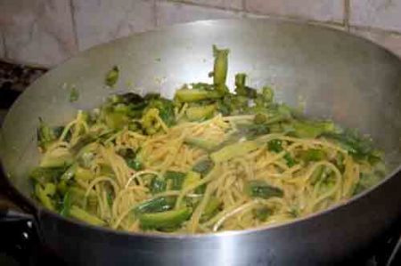 spaghetti alla chitarra con zucchine e asparagi