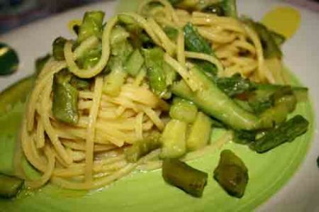 spaghetti alla chitarra con zucchine e asparagi