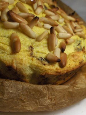 torta ricotta e polenta con pinoli