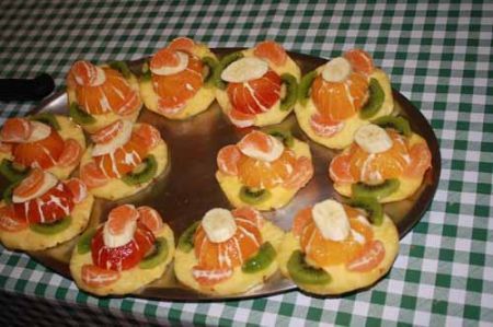 decorate con kiwi e mandarino