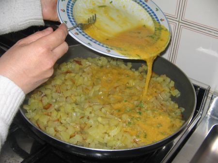 uova sulle patate cotte