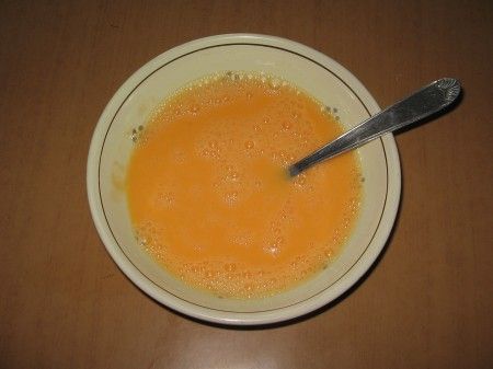 uova sbattute ciotola