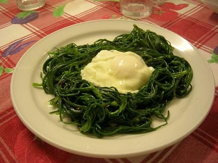 uovo in camicia con agretti