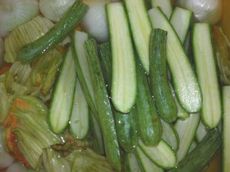 tagliate a metà le zucchine