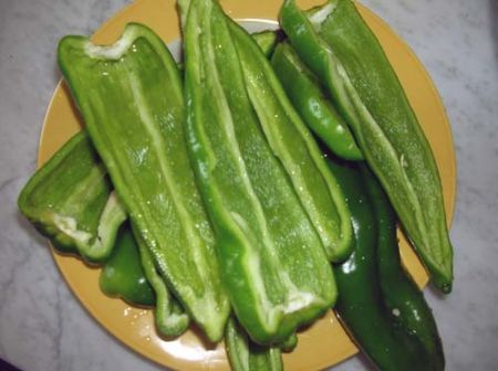 peperoni pronti per essere riempiti