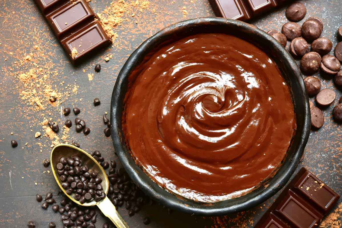 beklimmen Over instelling ijs Crema al cioccolato: ricetta semplice senza panna | Buttalapasta
