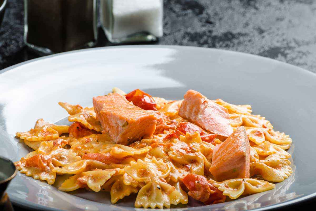 ricetta farfalle al salmone senza panna