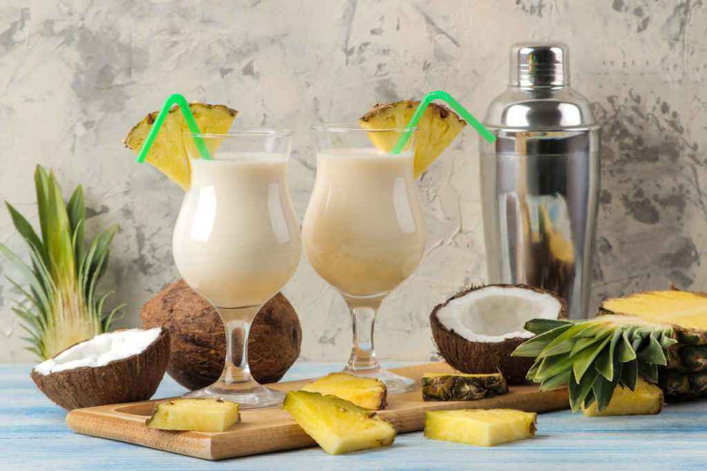 pina colada cocktail alla frutta