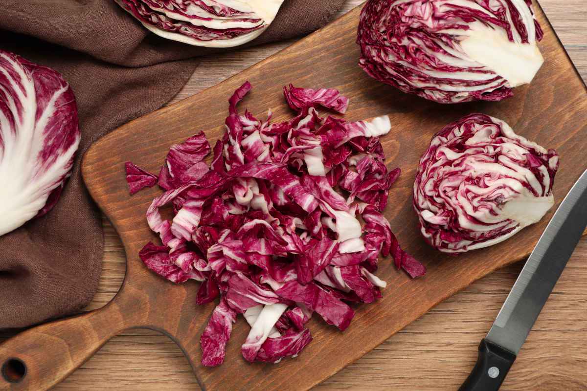 radicchio rosso a listarelle da fare in padella