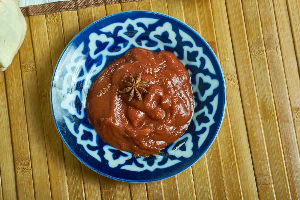 ciotola con salsa bagnet rossa