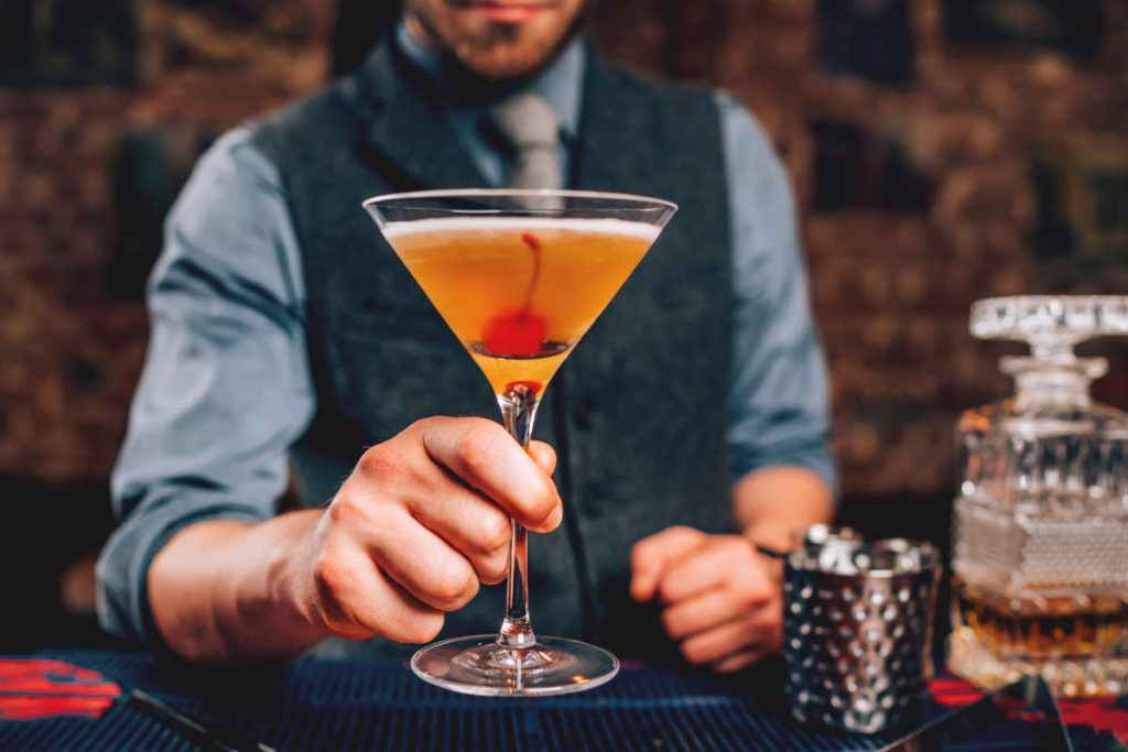 manhattan cocktail ini bicchiere martini